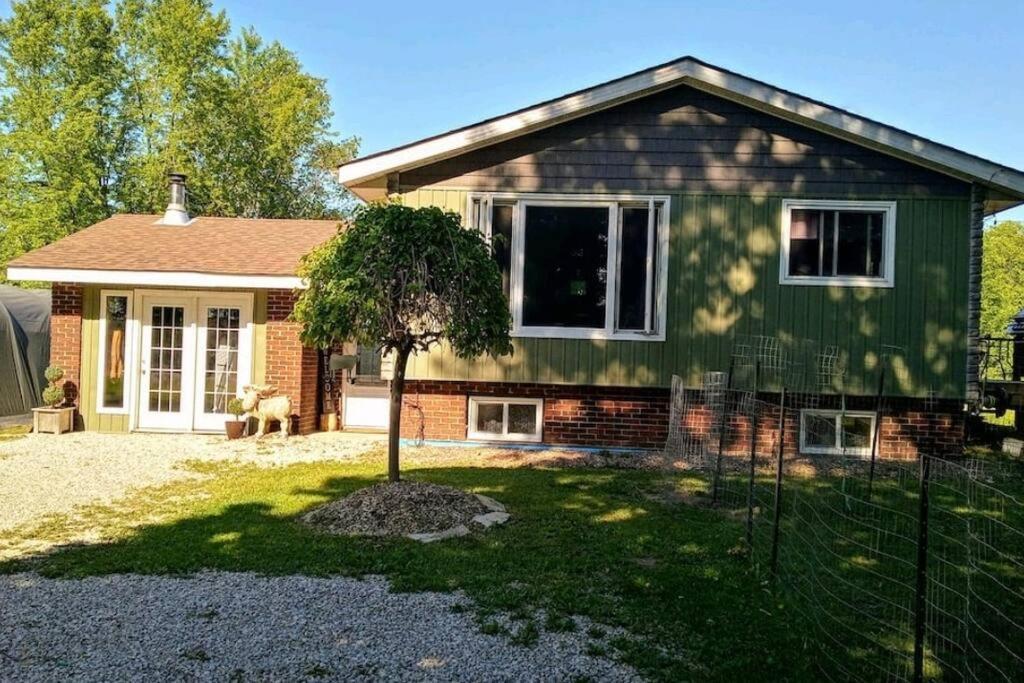 Family Friendly Cottage ☆Walking Distance To Beach Lions Head Zewnętrze zdjęcie