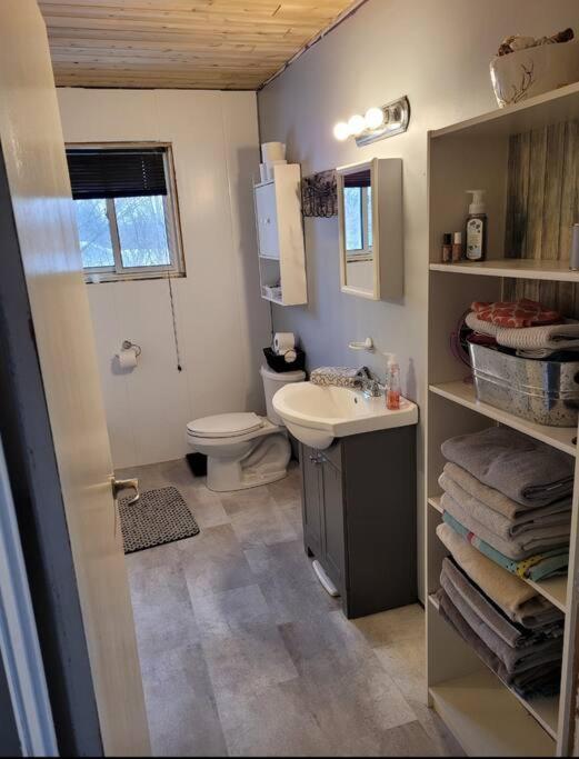 Family Friendly Cottage ☆Walking Distance To Beach Lions Head Zewnętrze zdjęcie